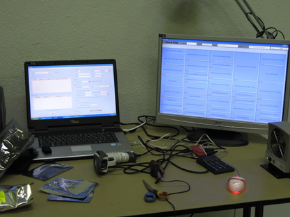 Ecrans sur un poste de travail SADS v5 (portable et écran 22 pour visualisation grand tiroir)